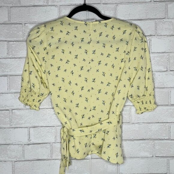 NWT BCBGeneration Ditsy Daisy Wrap Top - Picture 6 of 9